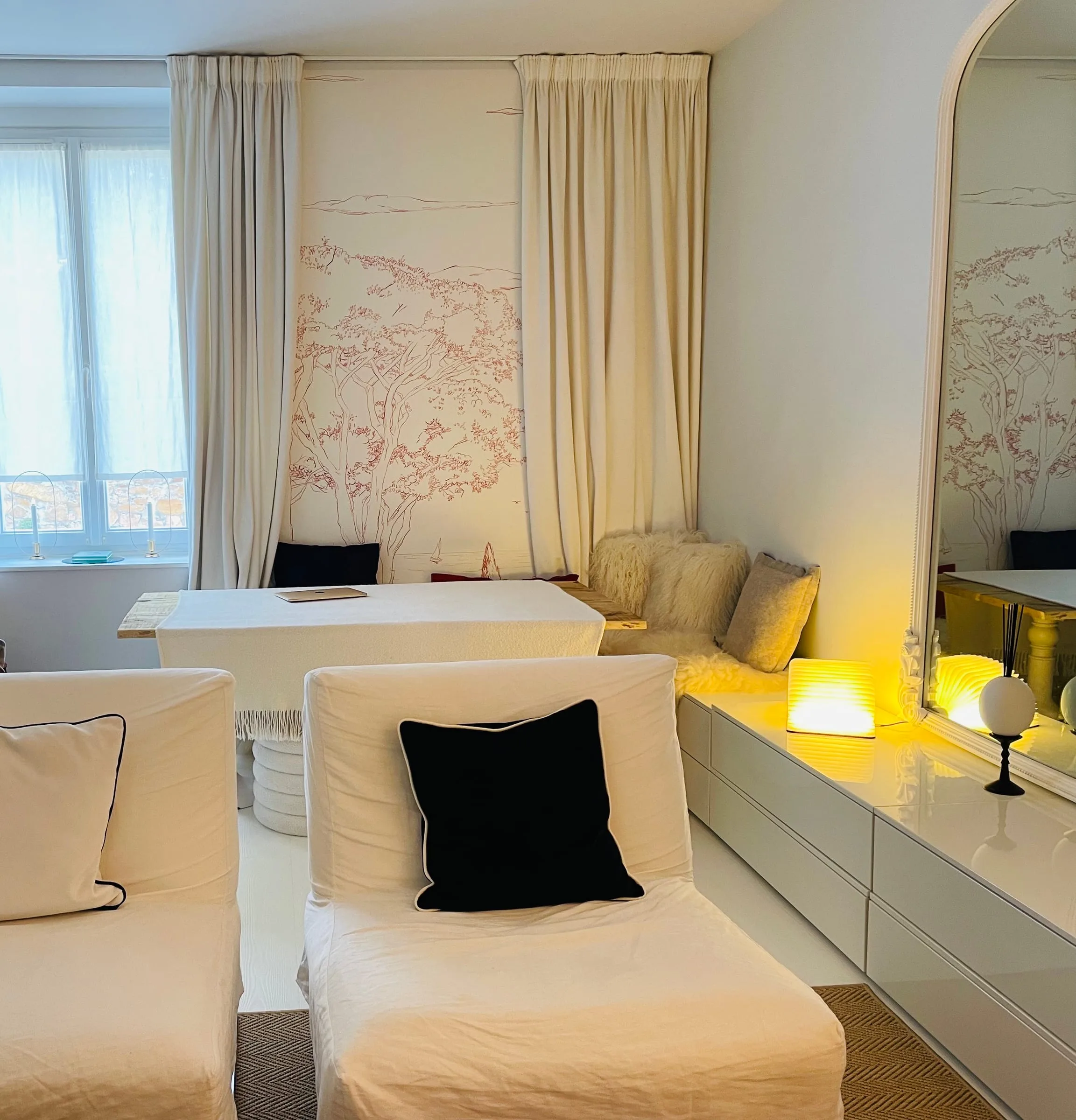 Chambre lumineuse dans des tons crème
